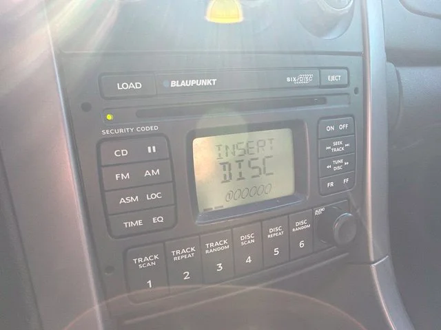 Used 2006 Blue Pontiac Base image 31