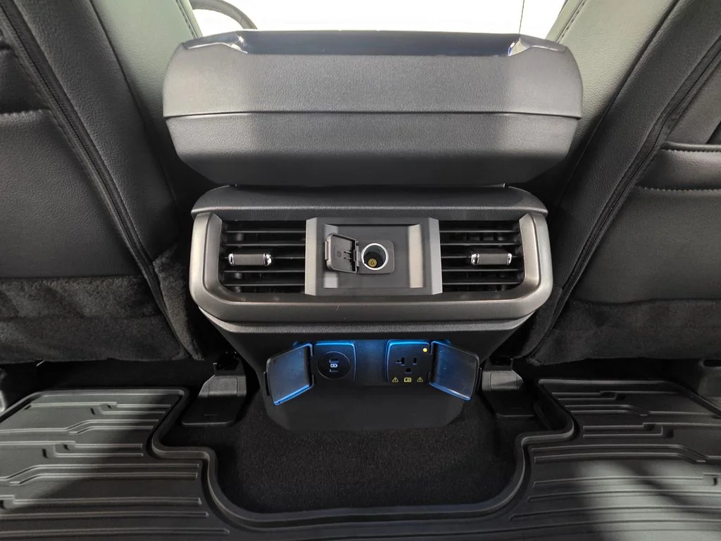 Used 2025 White Ford Lariat image 31