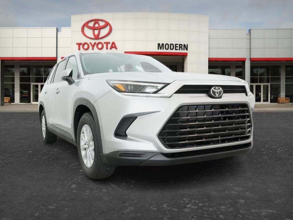 New 2026 Celestial Silver M Toyota Hybrid XLE image 7