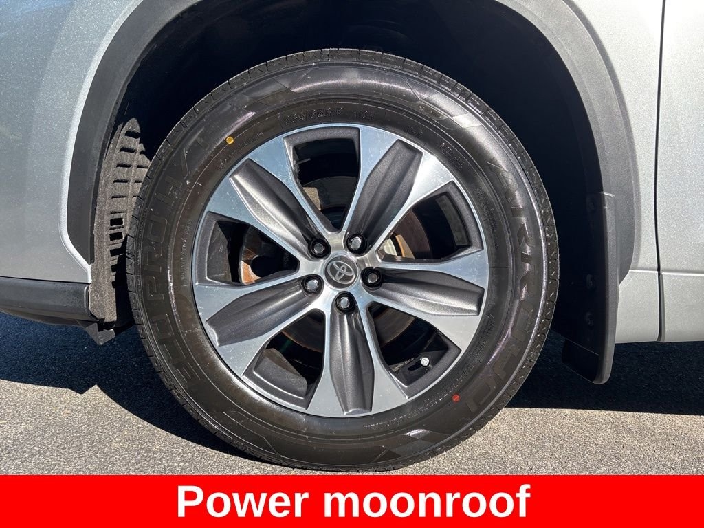 Used 2023 Silver Toyota XLE image 10