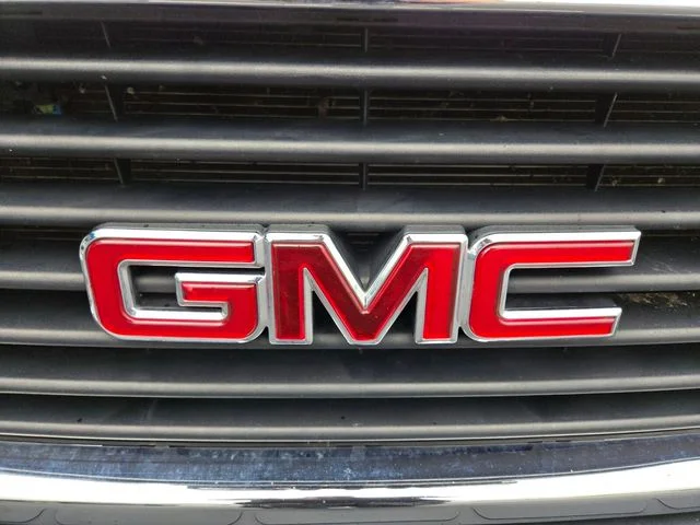Used 2023 White GMC Work Van image 18