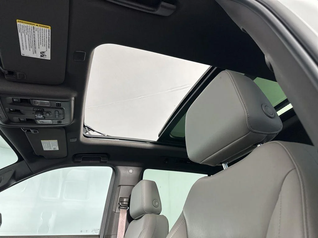 Used 2023 Pearl Chevrolet Z71 image 39