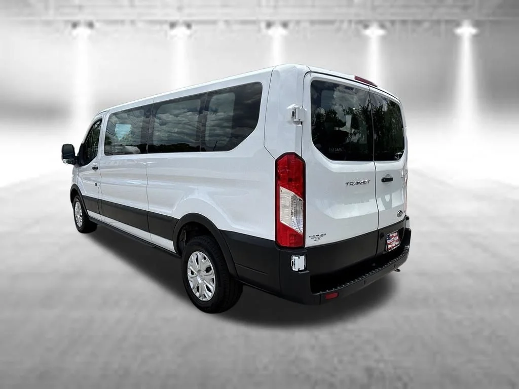 Certified Used 2025 Oxford White Ford XLT image 7