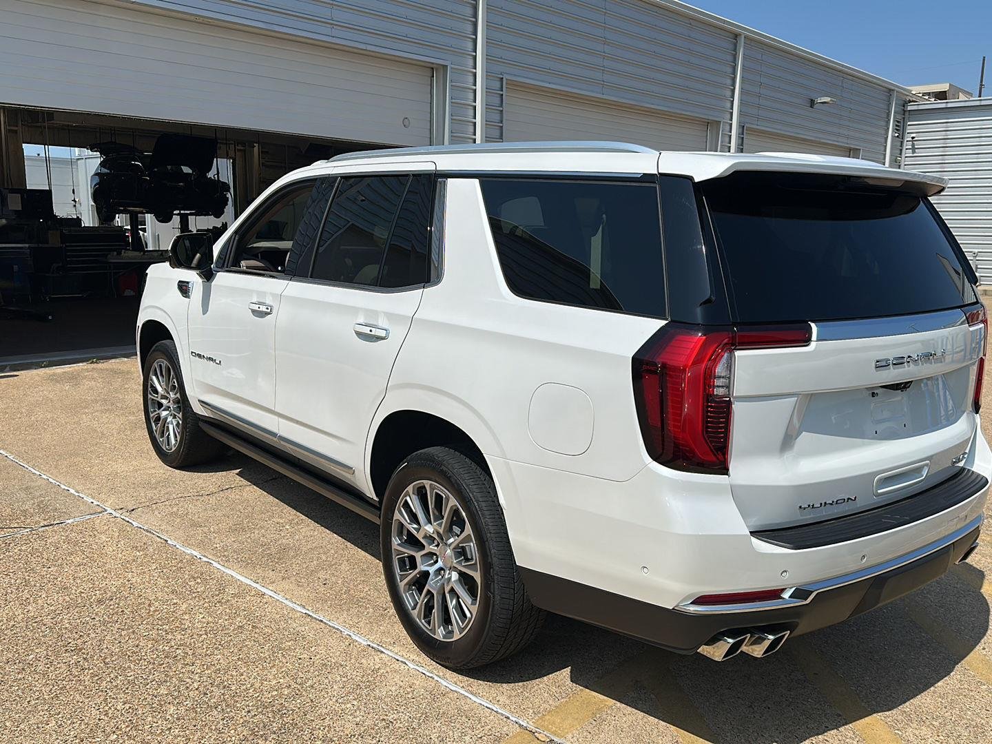 Used 2025 White Frost Tricoat GMC Denali image 5