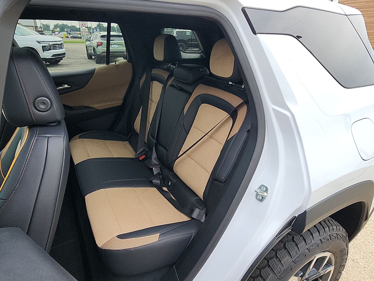 New 2027 Polar White Tricoat Chevrolet AWD ACTIV image 22