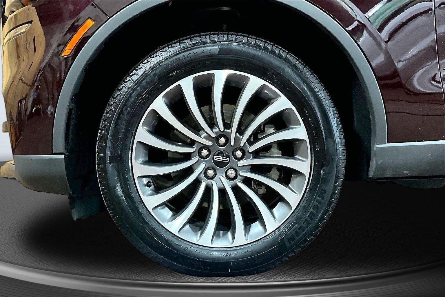 Used 2024 Diamond Red Metallic Tinted Clearcoat Lincoln Reserve image 10
