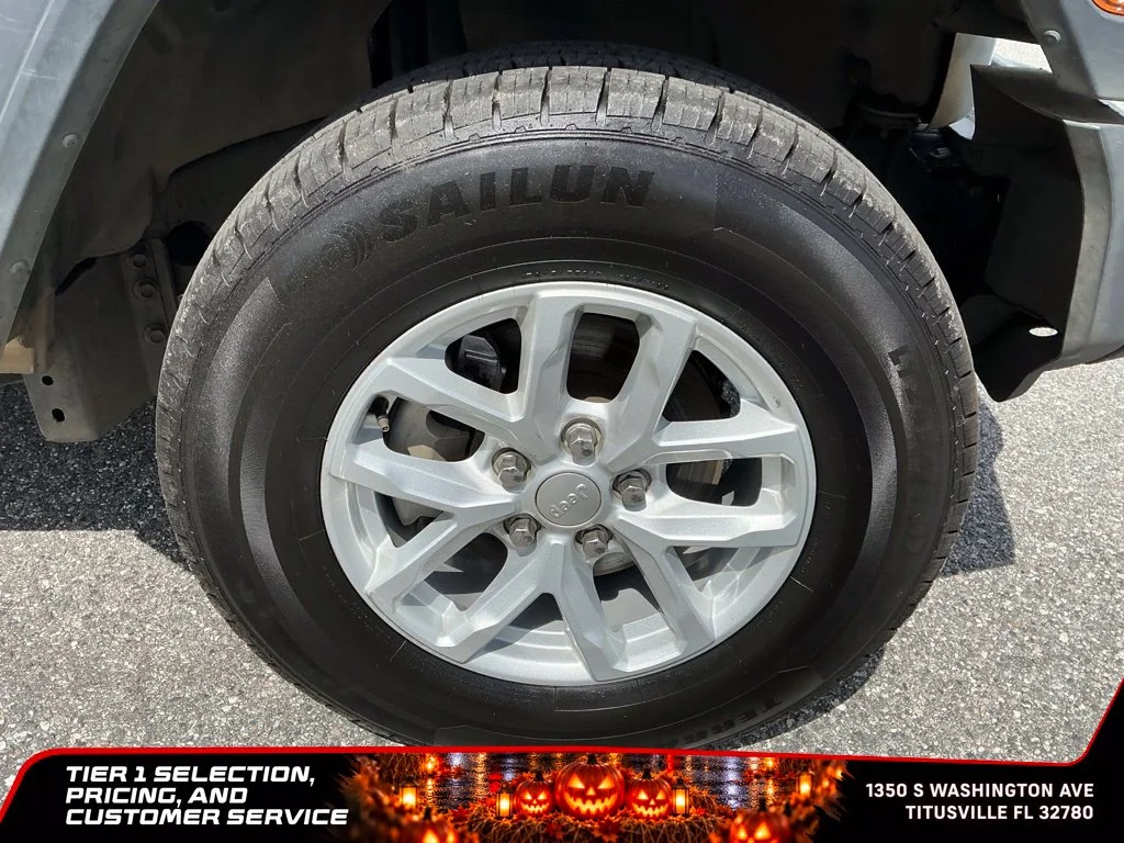 Used 2023 White Jeep Sport S image 13