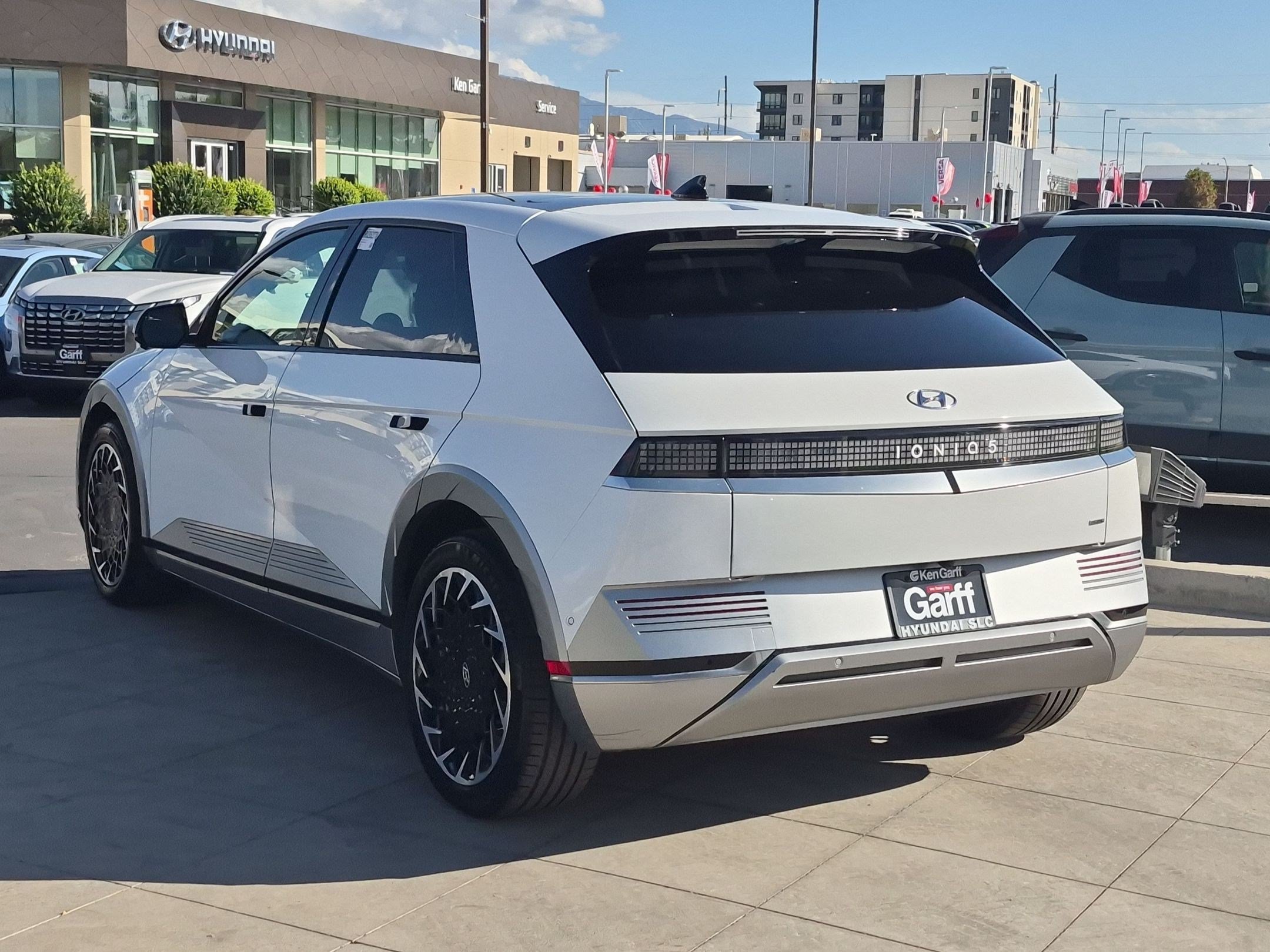 Used 2024 Atlas White Hyundai Limited image 7