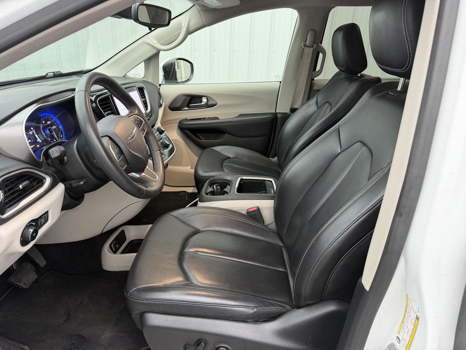 Used 2023 Bright White Clearcoat Chrysler Touring L image 12