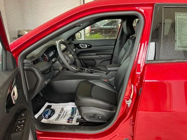 New 2026 Red Hot Pearlcoat Jeep Latitude image 9