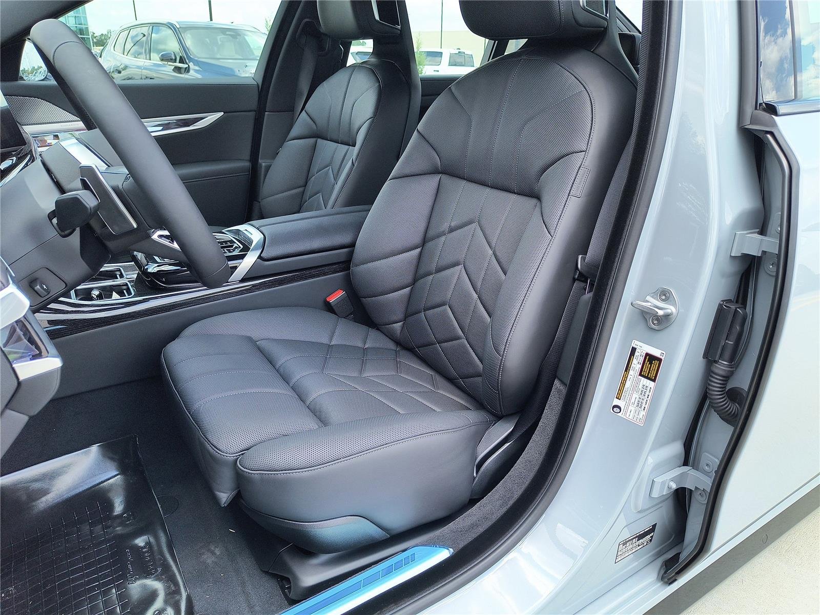 2025 BMW 7 Series 740i - Photo 6