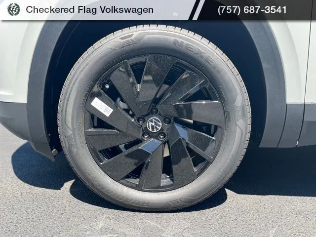 New 2026 White Volkswagen 2.0T SE w/Technology image 5