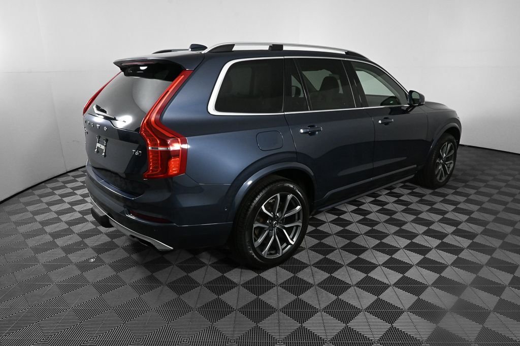 Used 2018 Blue Volvo T6 Momentum image 25