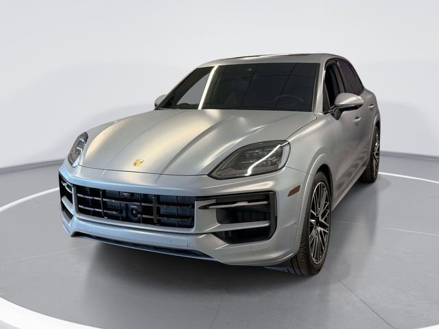 2025 Porsche Cayenne GTS's photo
