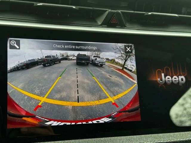 New 2026 Red Hot Pearl-Coat Exterior Paint Jeep Laredo image 32