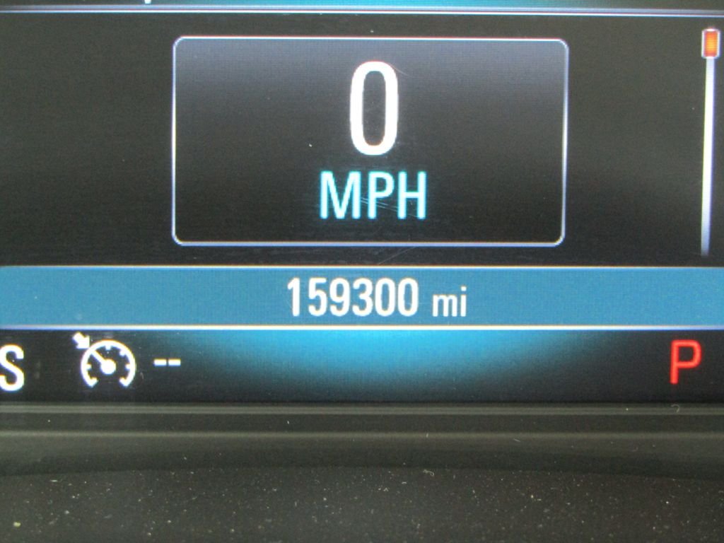 Used 2019 White Buick Essence image 27