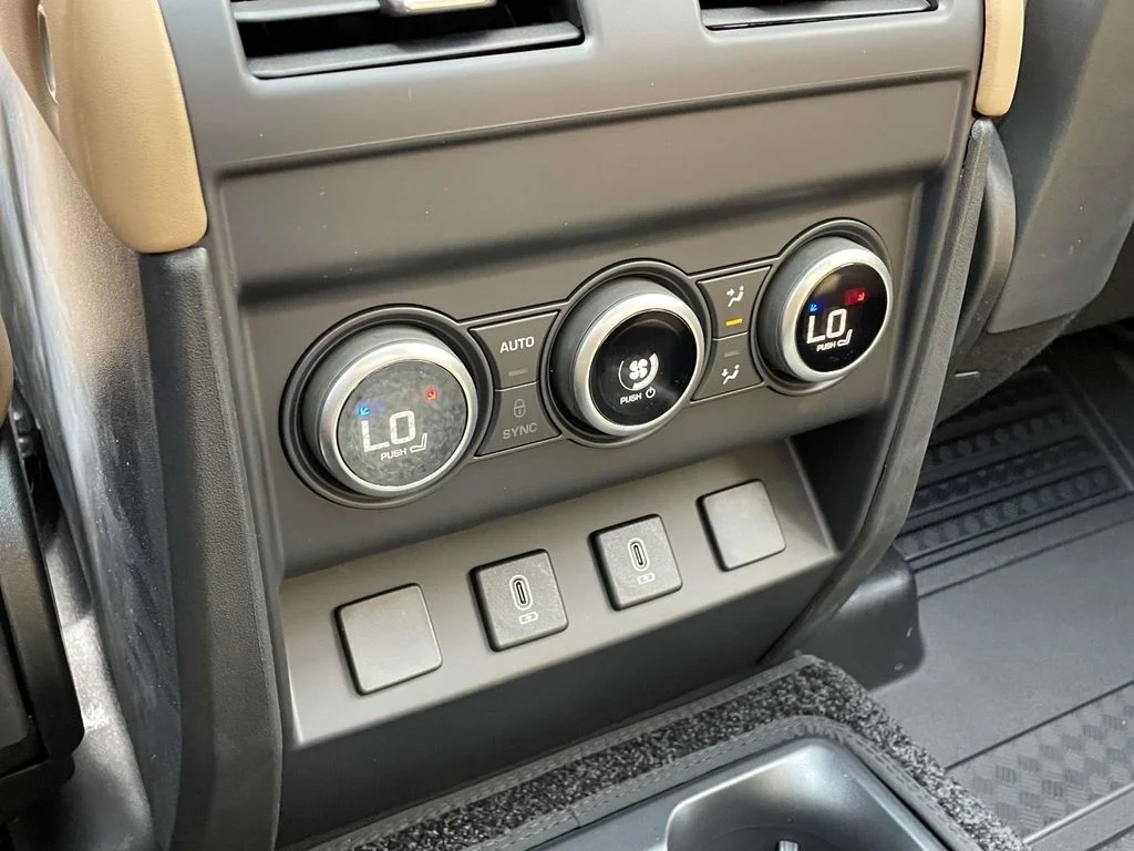 New 2026 Woolstone Green Land Rover X-Dynamic SE image 23