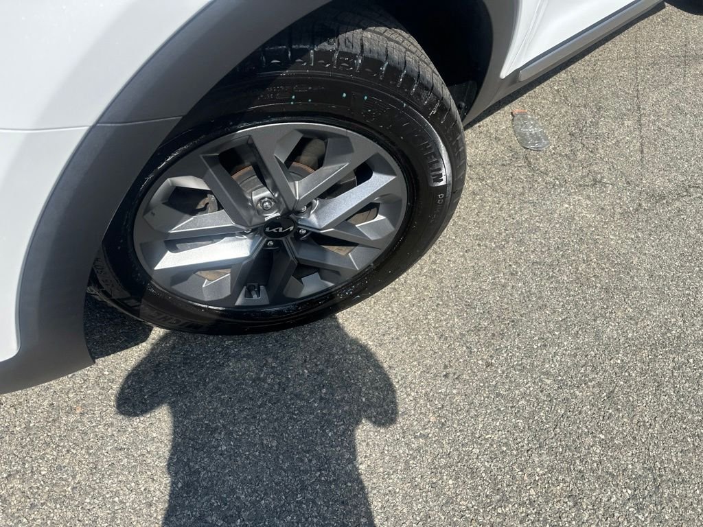 Certified Used 2024 White Kia LX image 2