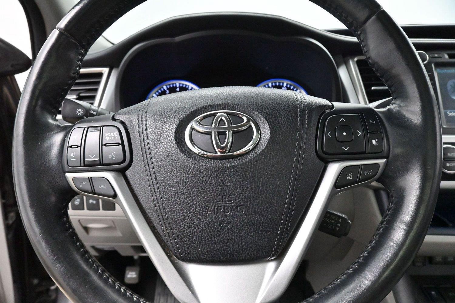 Used 2017 Predawn Gray Mica Toyota Limited image 17