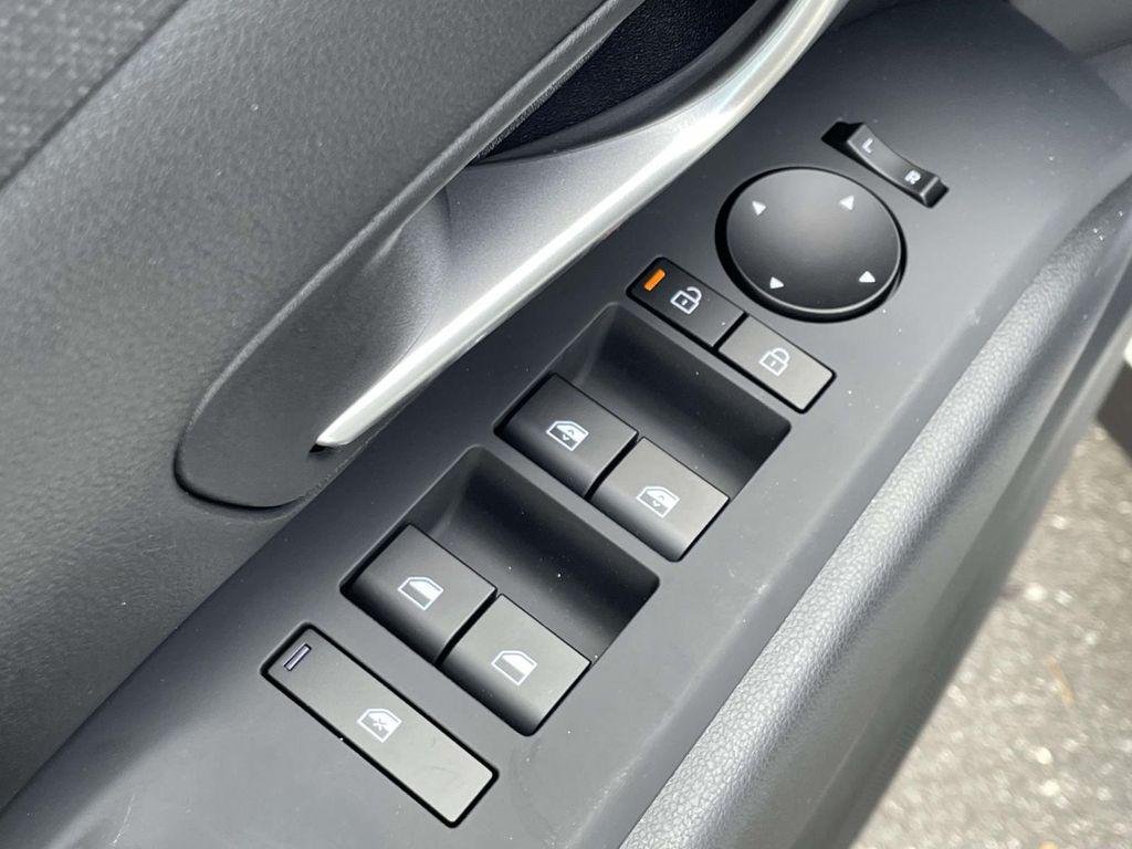 New 2026 White Hyundai SEL Premium FWD image 15
