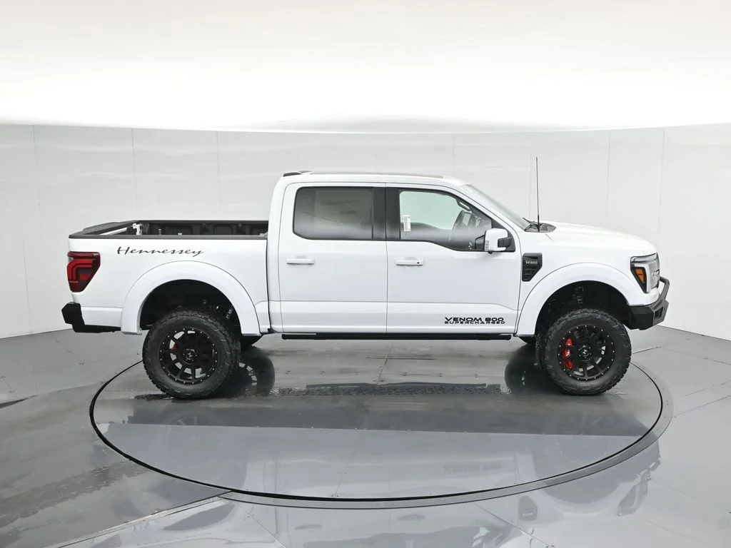 New 2025 Oxford White Ford Lariat image 56