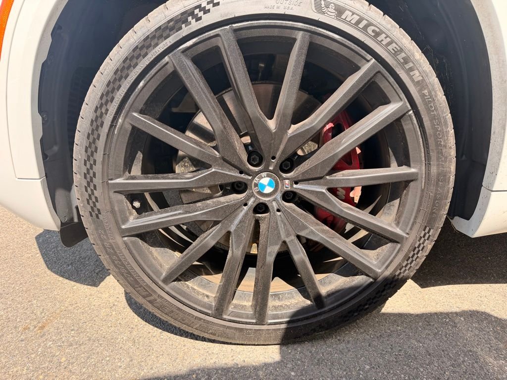 Certified Used 2025 Alpine White BMW M60i image 6