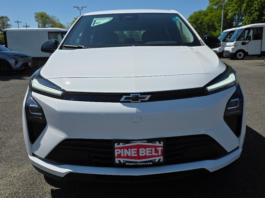 New 2027 Summit White Chevrolet LT image 7