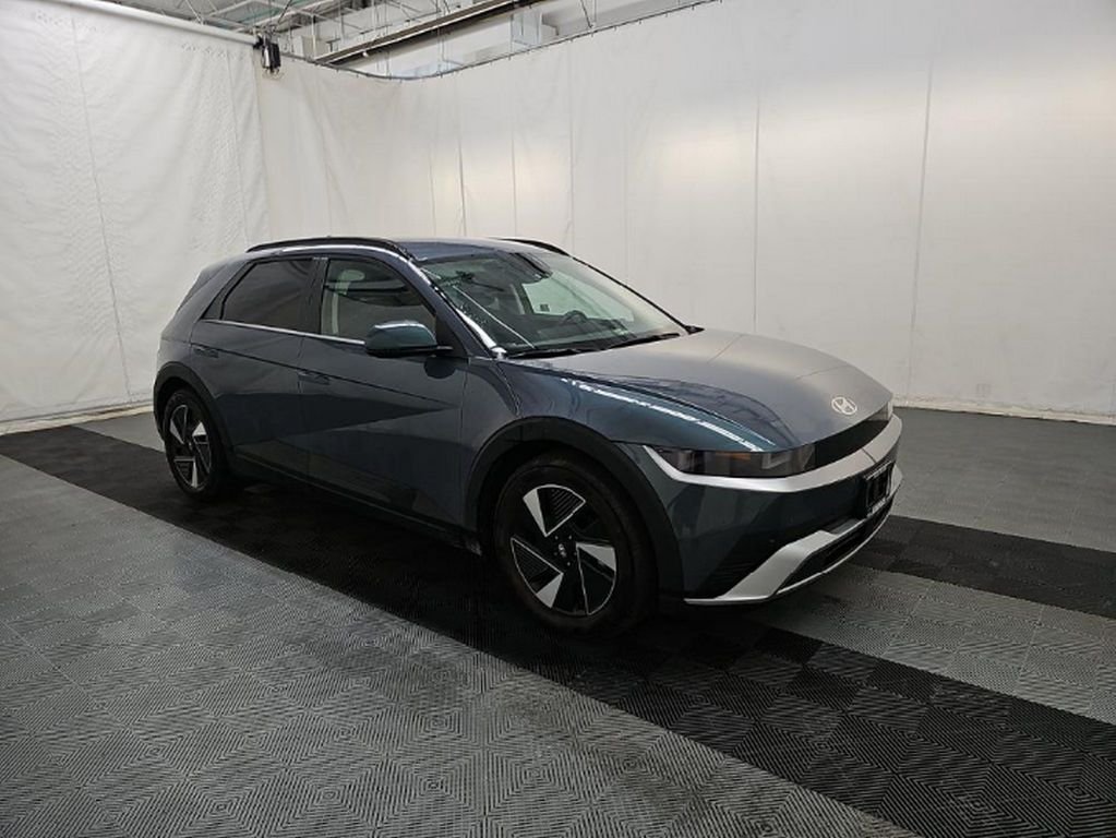 Used 2025 Green Hyundai SEL image 3