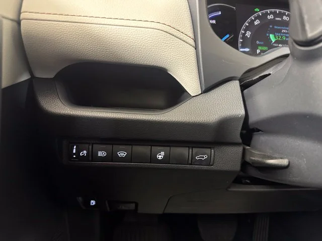Certified Used 2025 Pearl Toyota XLE Premium image 19