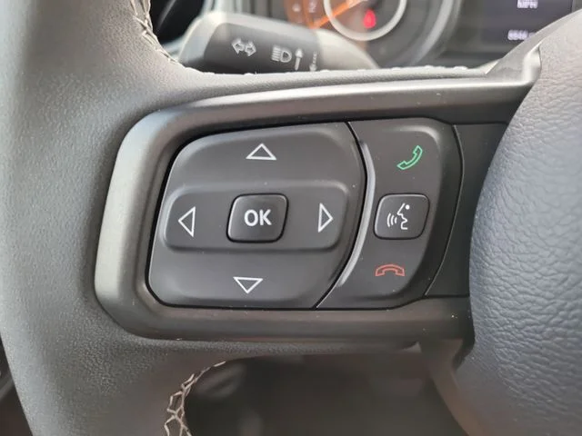 Used 2025 Green Jeep Sport S image 25