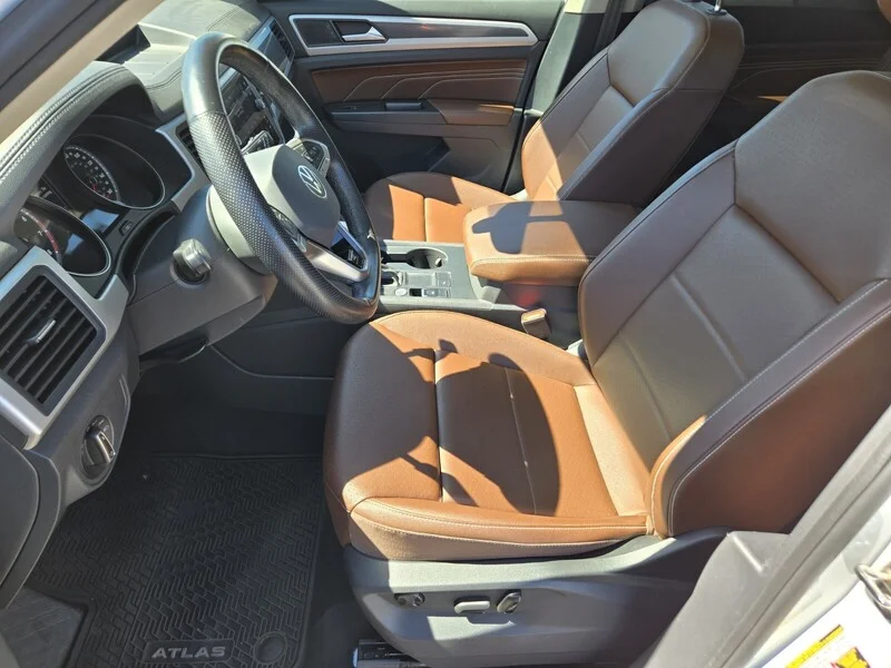 Used 2021 White Pearl Volkswagen 3.6L V6 SE W/TECHNOLOGY R-LINE FWD *LTD AVAIL* image 10