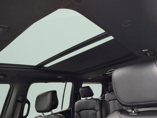 New 2026 Bright White Clear-Coat Exterior Paint Jeep Limited Reserve image 25