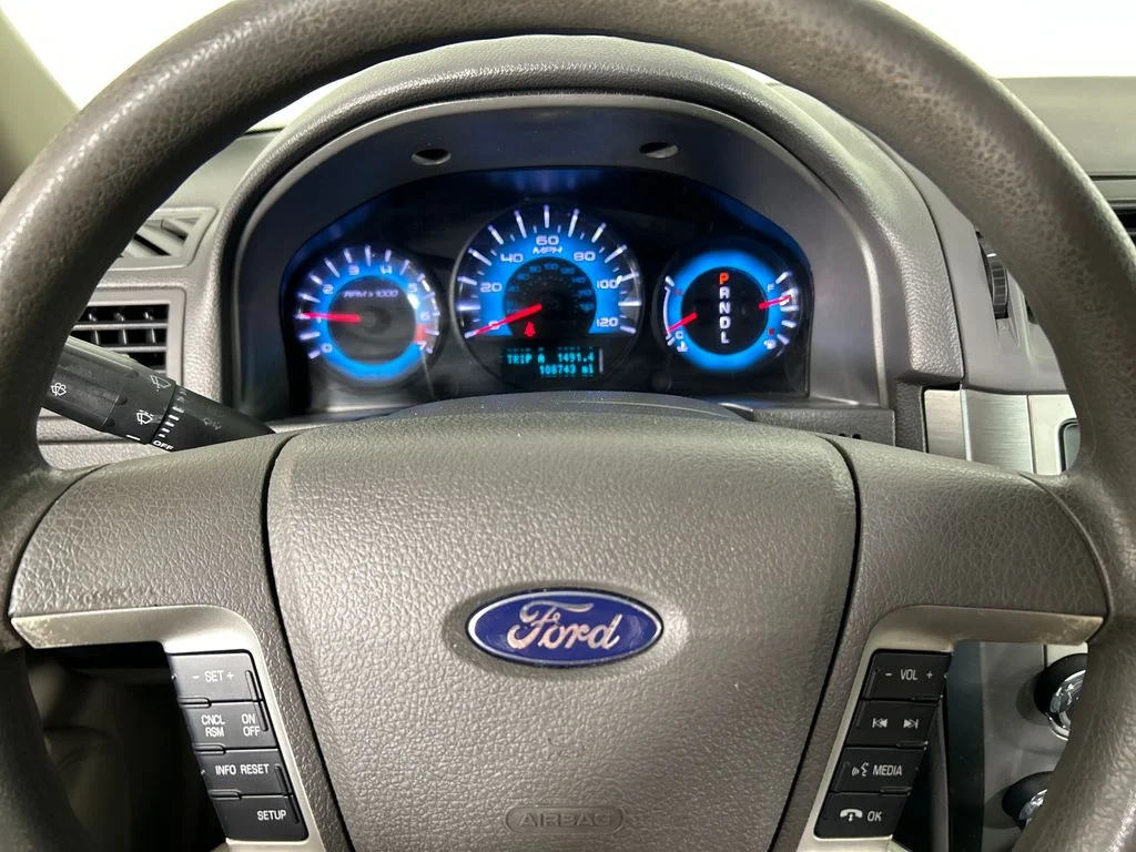 Used 2010 Silver Ford SE image 13