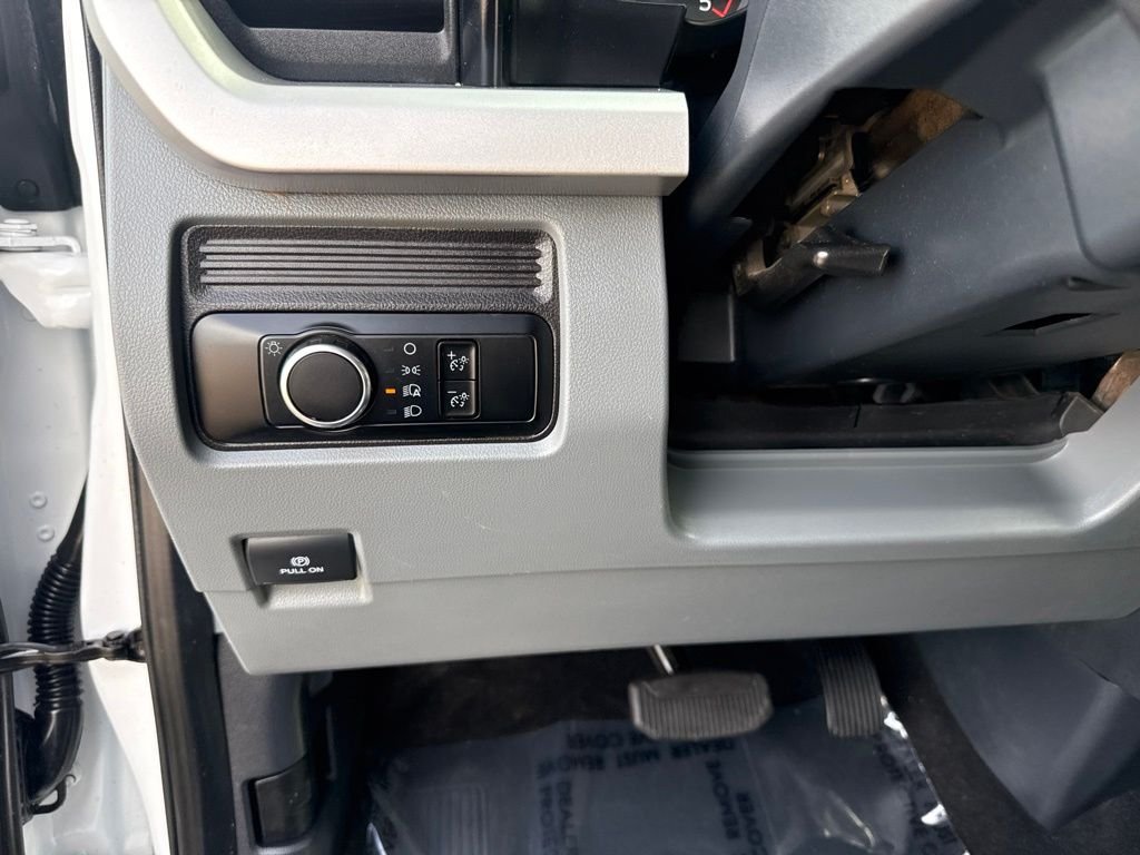 Used 2024 Oxford White Ford XLT image 21