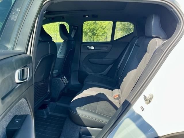 2026 Volvo XC40 Ultra Black Edition - Photo 22