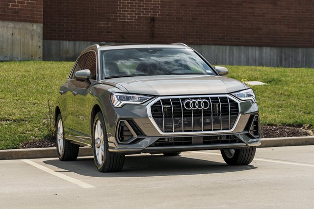 2023 Audi Q3 S line Premium