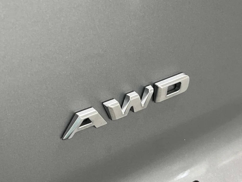 Used 2024 Argent Silver Metallic Cadillac Sport image 10
