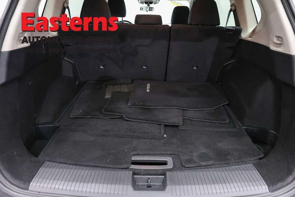 Used 2023 White Nissan S image 9