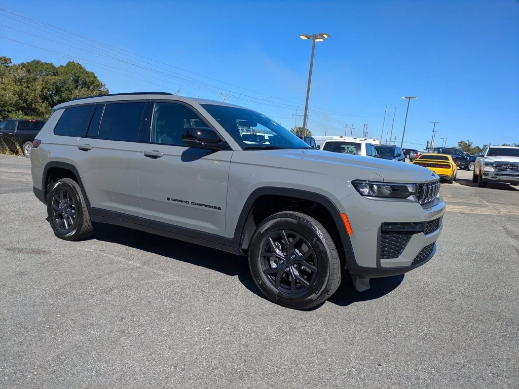 New 2027 Gray Jeep  image 2