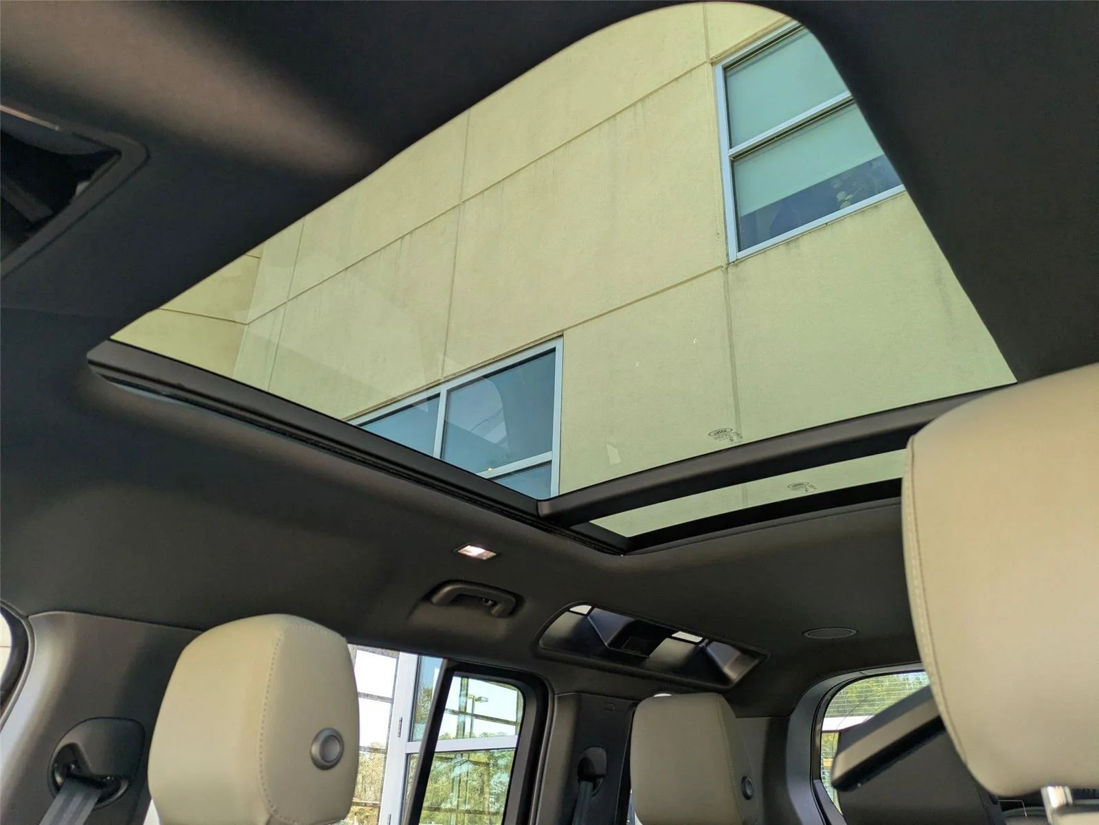 Used 2026 Gondwana Stone Metallic Land Rover X-Dynamic SE image 24