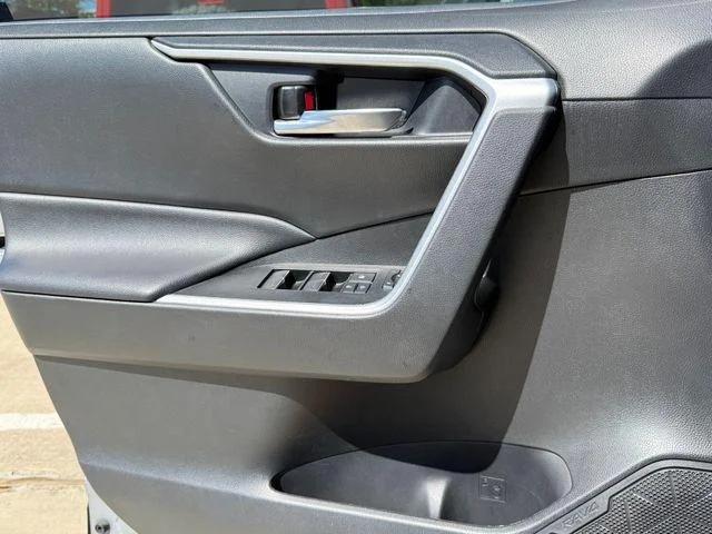 Certified Used 2022 SILVER SKY METALLIC Toyota XLE Premium image 25