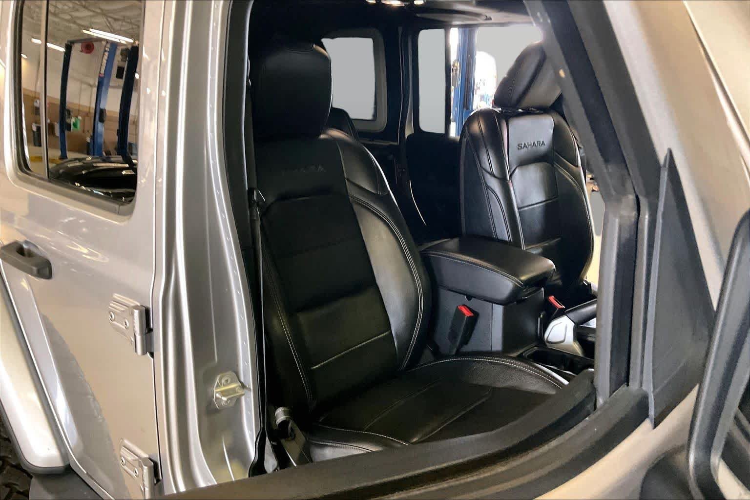 Used 2019 Billet Silver Metallic Clearcoat Jeep Sahara image 8