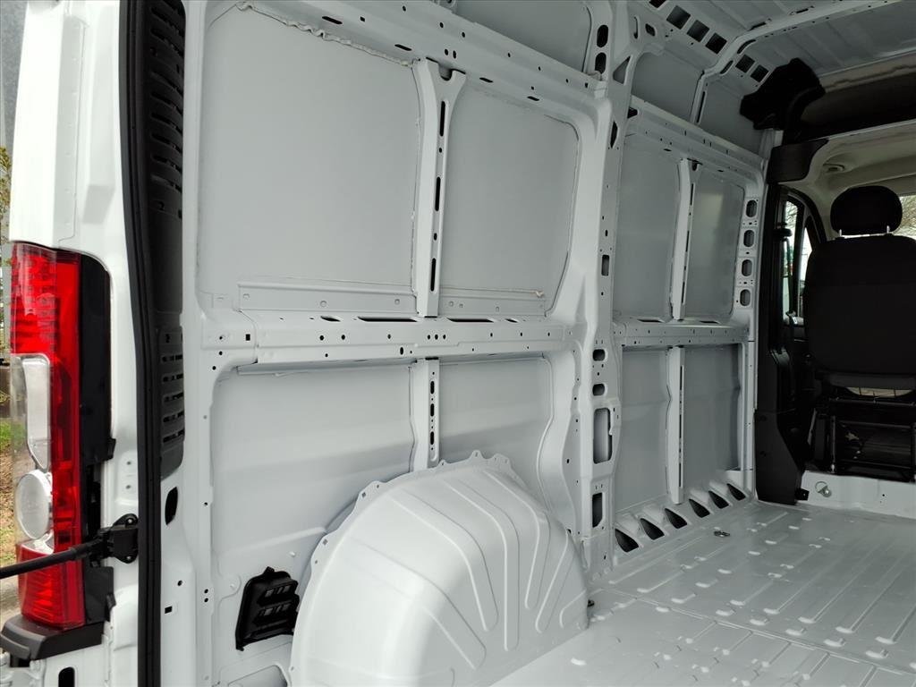 New 2026 Bright White Clearcoat RAM Tradesman image 24