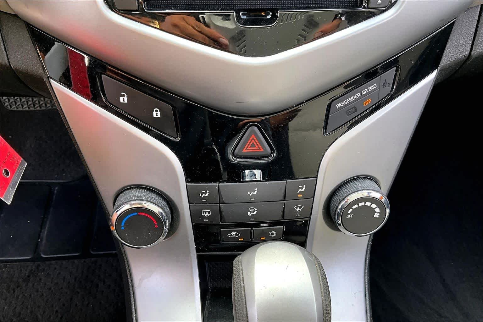 Used 2014 Summit White Chevrolet LS image 31