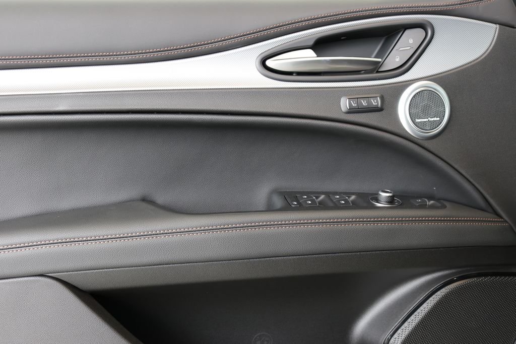 2025 Alfa Romeo Stelvio Intensa - Photo 22