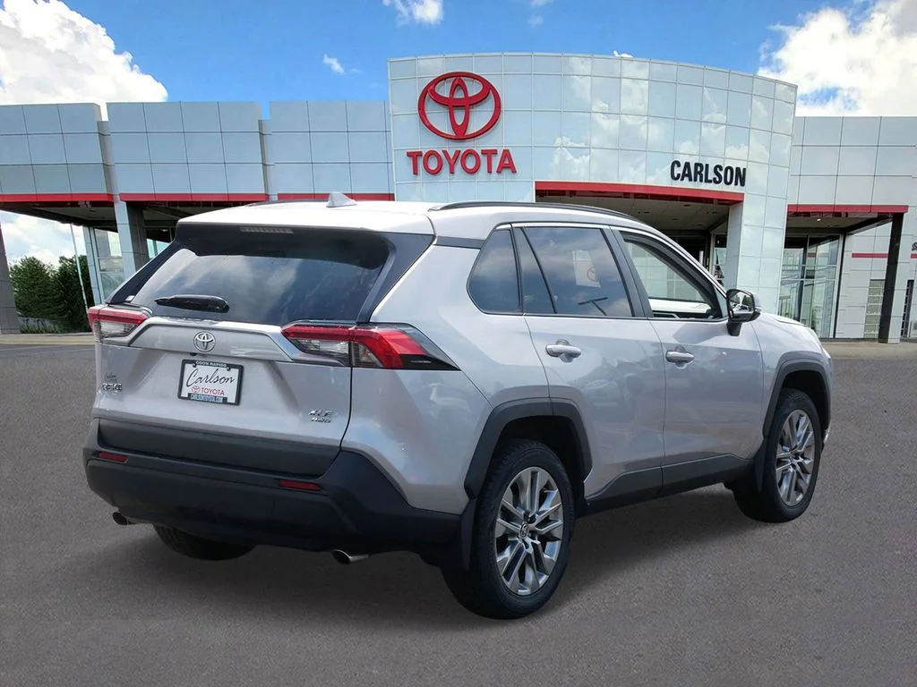 Used 2023 Silver Toyota XLE Premium image 5