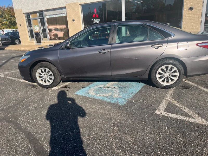 Used 2015 Gray Toyota LE image 8