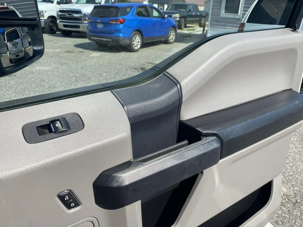 Used 2022 White Ford XL image 35