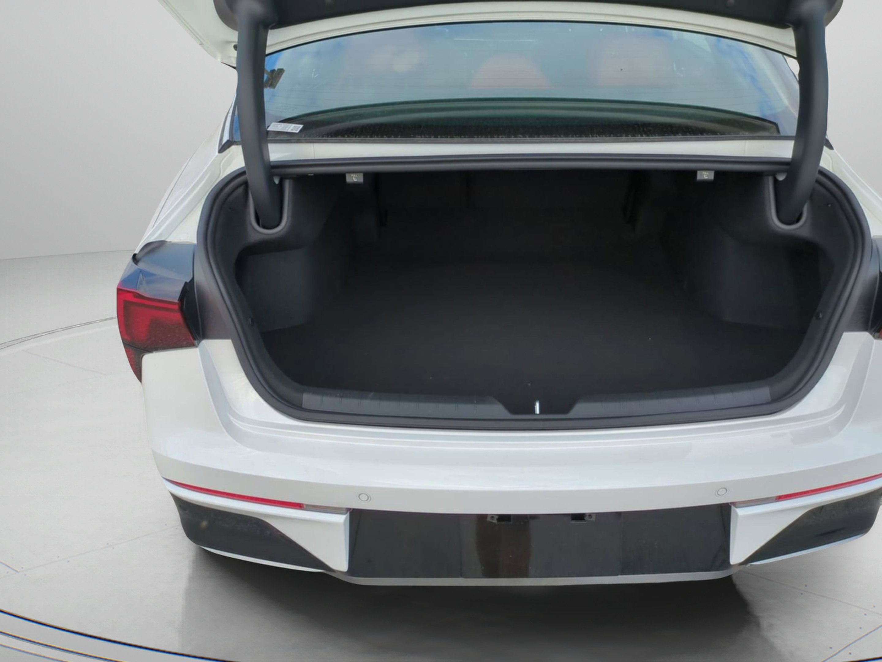 New 2026 Snow White Pearl Kia GT-Line image 11