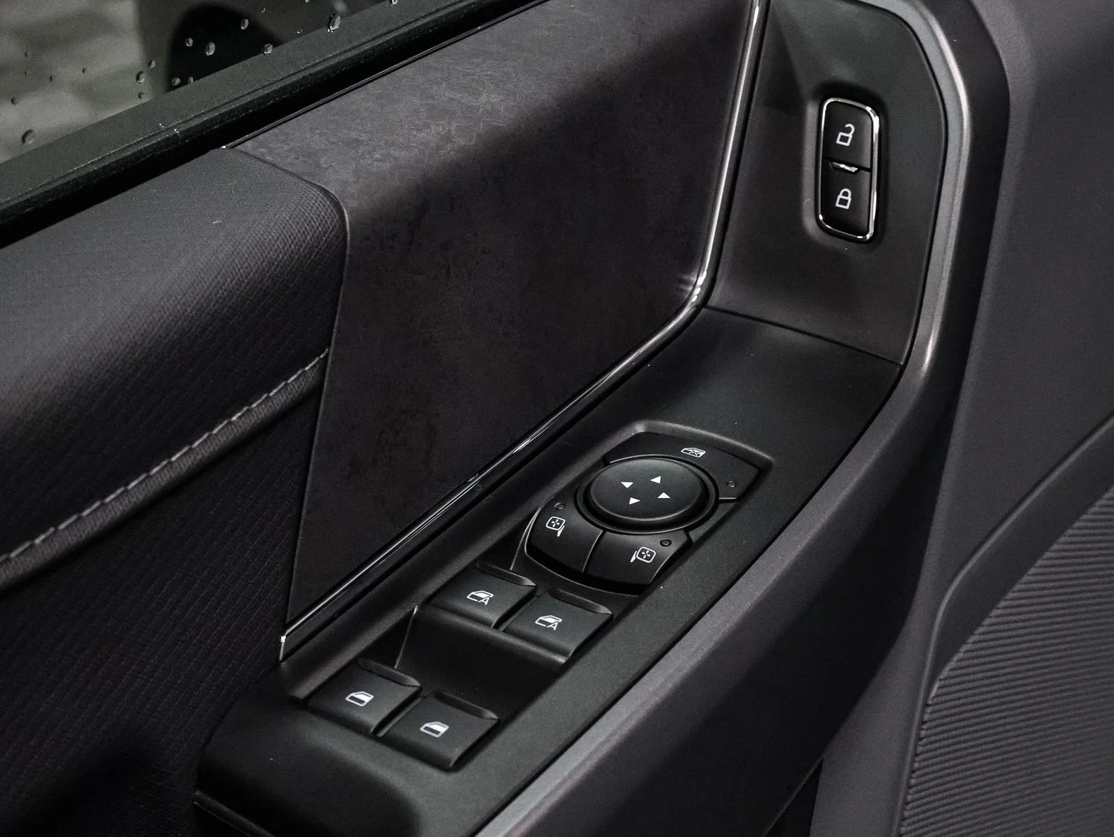New 2026 Carbonized Gray Metallic Ford XLT image 22
